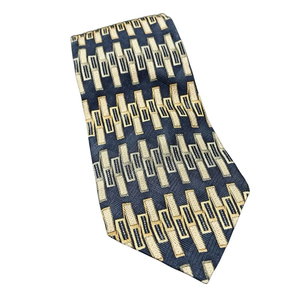 Kenneth Cole Reaction Silk Necktie Navy Blue Geometric USA Made 4x58 Mens Tie